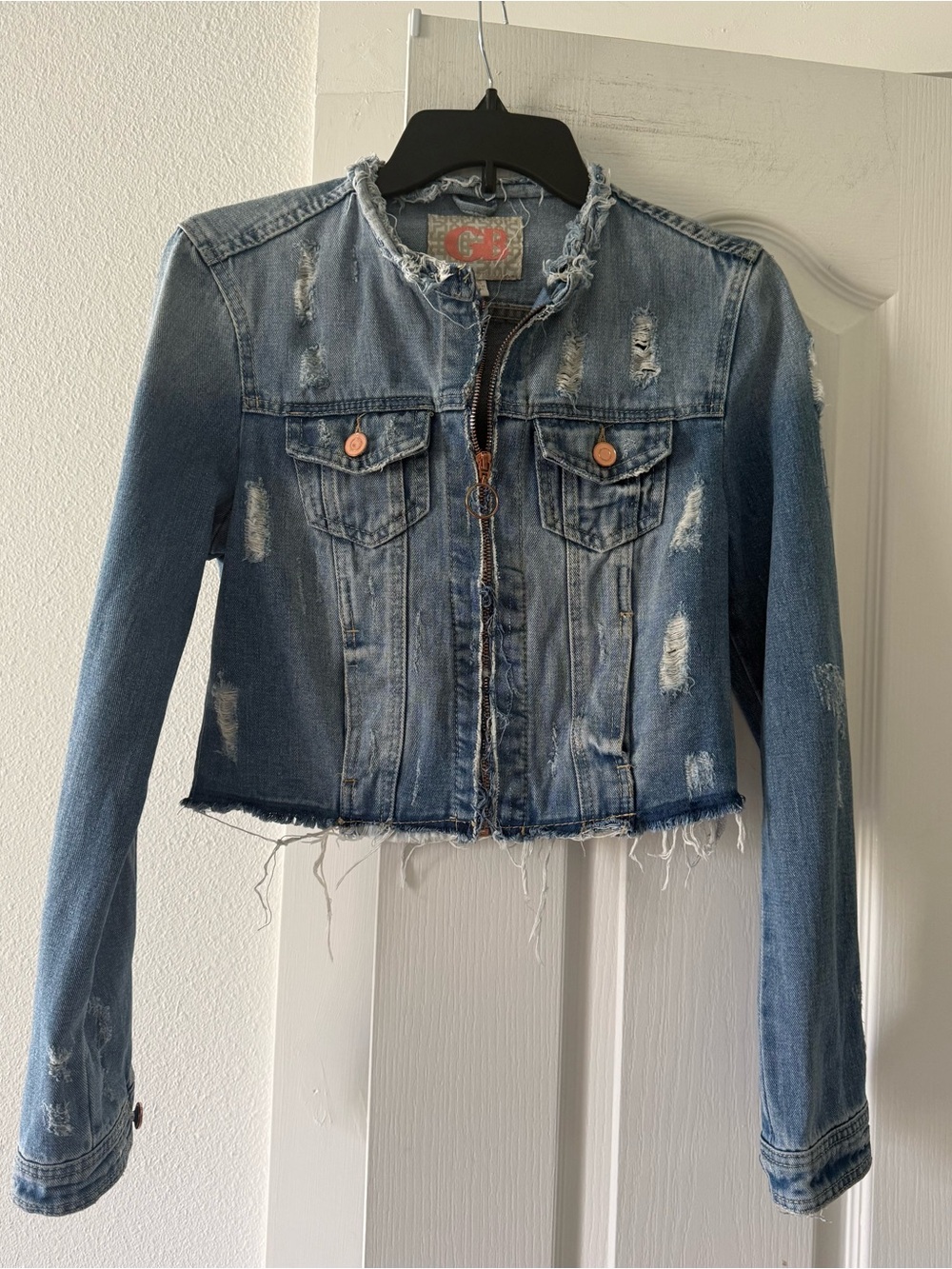 GB Y2K Distressed Cropped Denim Jacket XS Raw Hem Zip Up Grunge